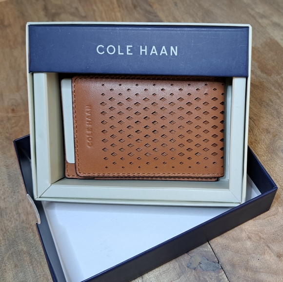 Cole Haan Brown Leather Wallet Card Case New With Tag - Picture 1 of 11